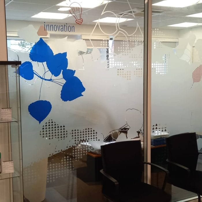 signalétique vitrophanie banque assurance