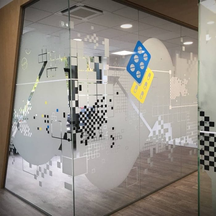 vitrophanie et design mural laboratoire