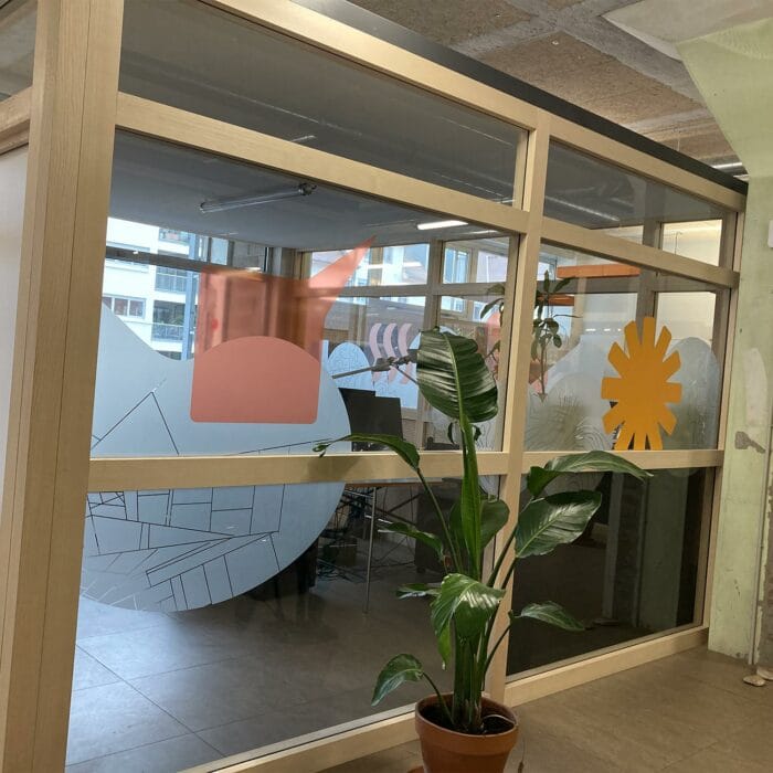 2-adeus-eurometropolestrasbourg-tatoomural-designmural-signaletique-vitrophanie-sticker-labogaite