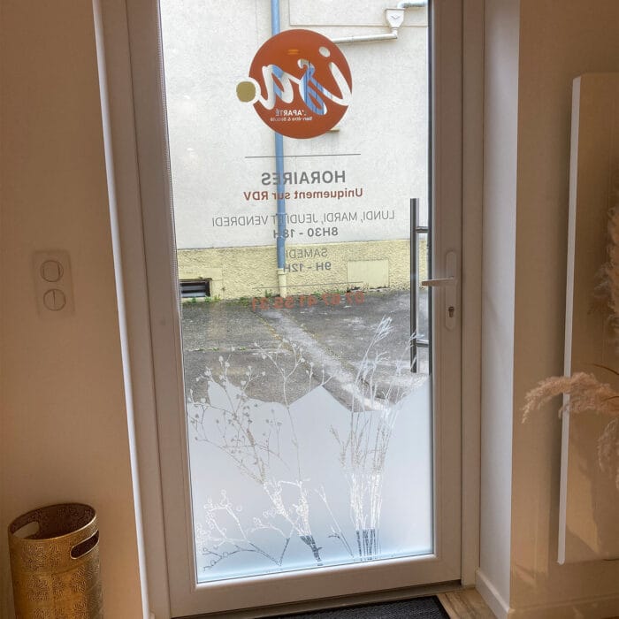 vitrophanie centre de beauté et de bien-être