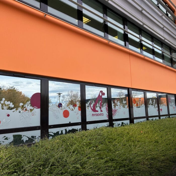 3-signaletique-vitrophanie-veterinaire-physioveto-labogaite