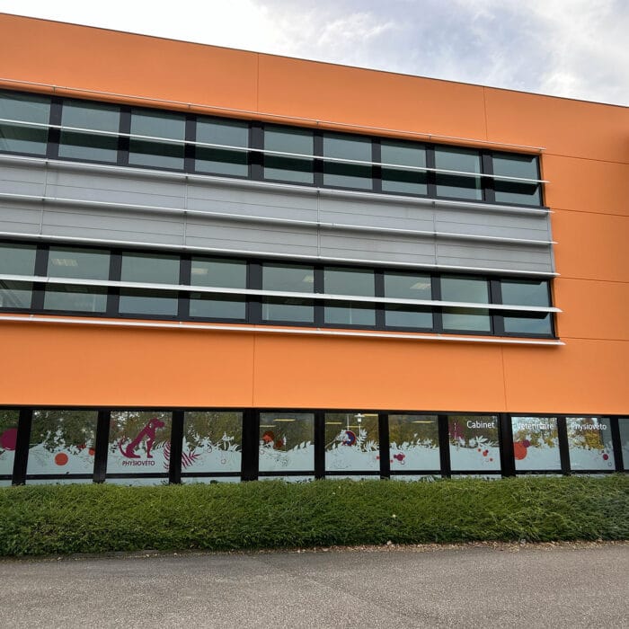 8-signaletique-vitrophanie-veterinaire-physioveto-labogaite